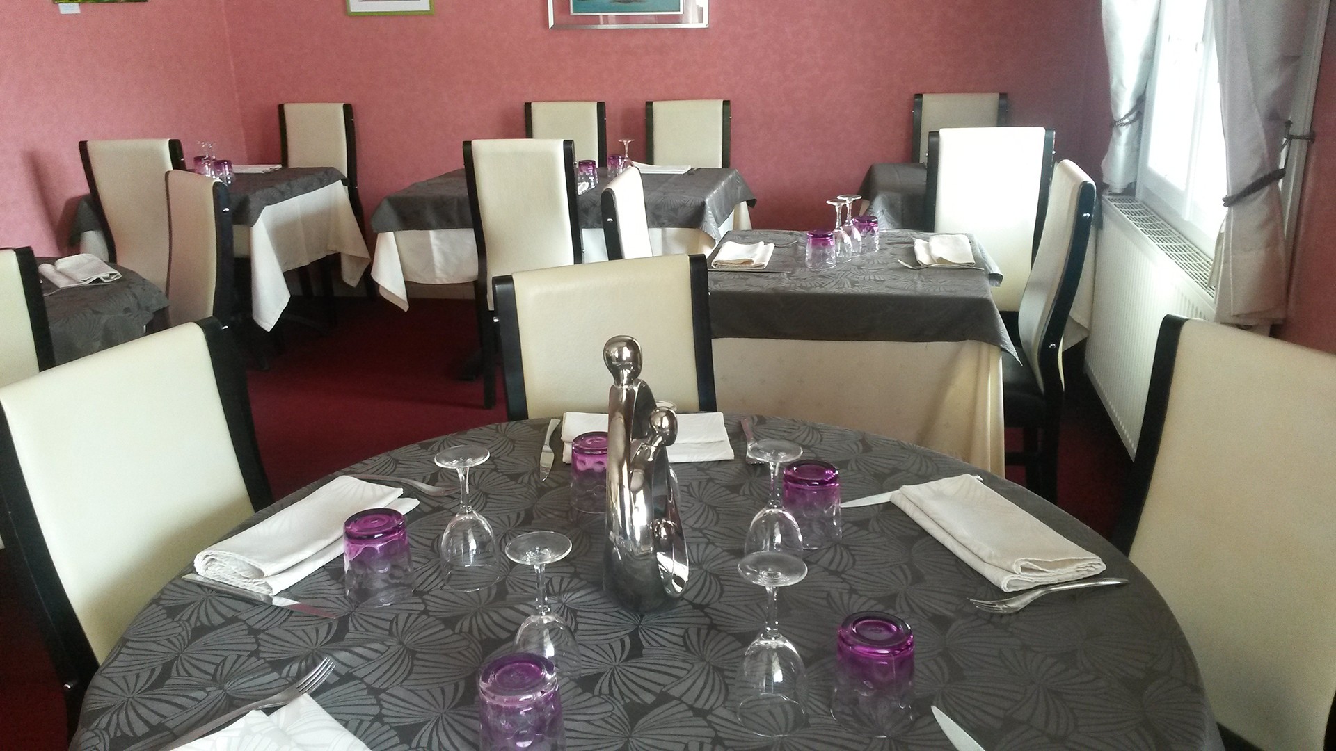 Salle du restaurant La Calèche